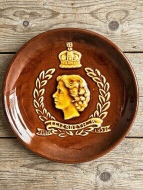 Vintage 1953 Queen Elizabeth II Coronation Plate Dartmouth Pottery 5.5”